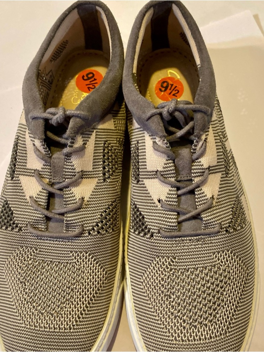 Clarks Women's Gray and Pink Knit Lace-Up Sneakers with Patterned Weave Size 9.5